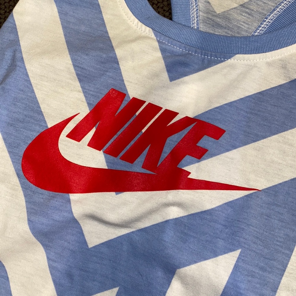 Nike top